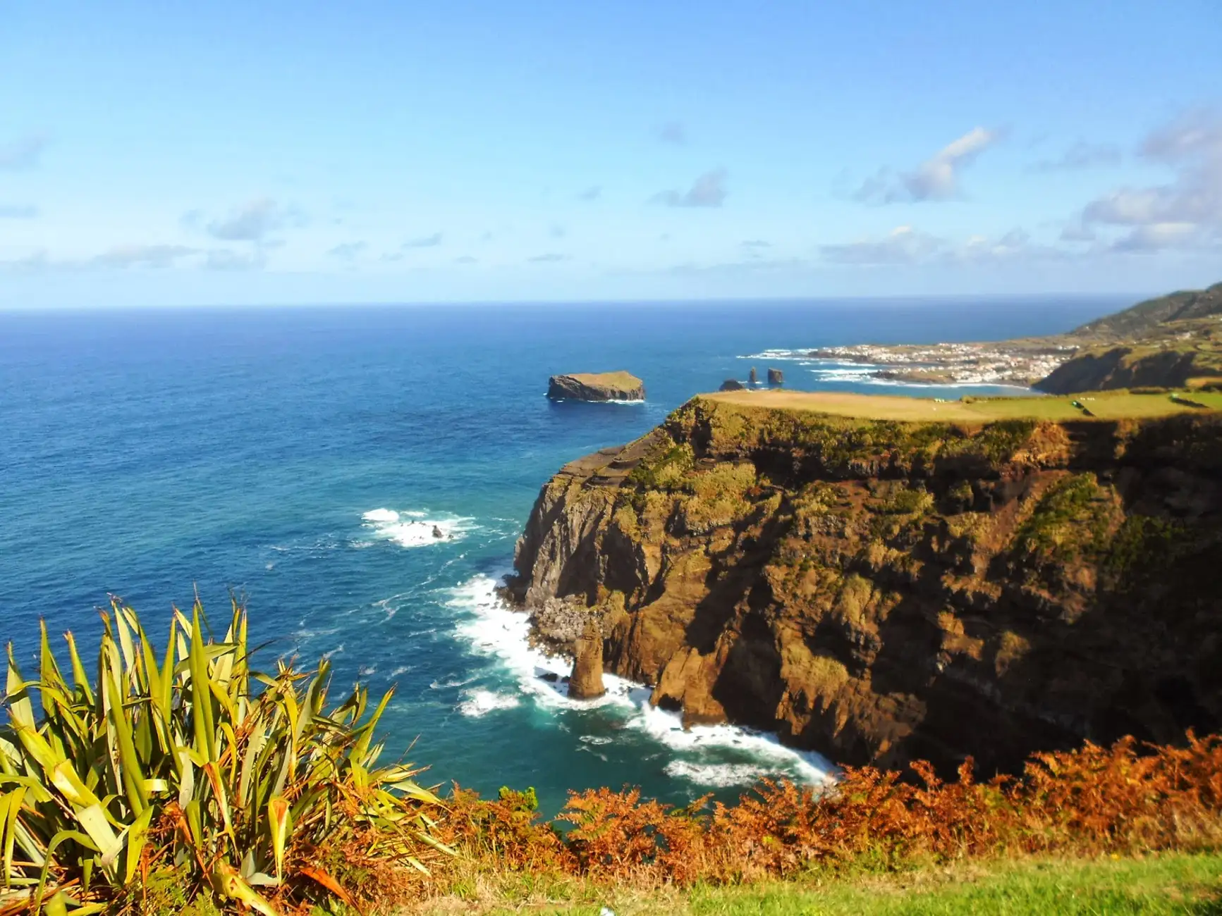 Ponta Delgada: Sete Cidades & Lagoa do Fogo Tour with Lunch
