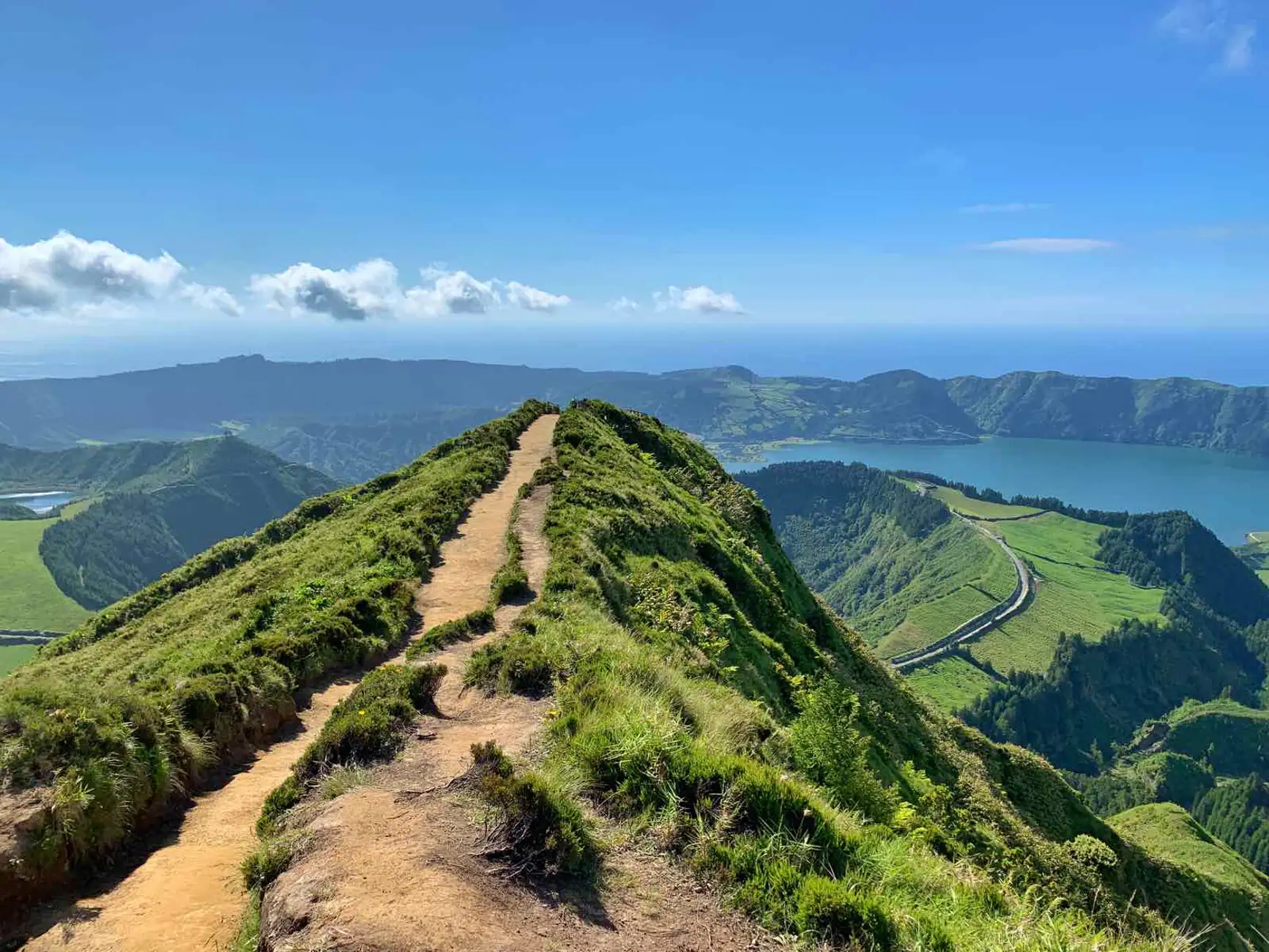 Ponta Delgada: Sete Cidades & Lagoa do Fogo Tour with Lunch